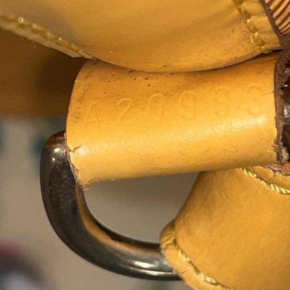 LOUIS VUITTON Leather LV Petit Noe Yellow Epi Shoulder Bucket Bag - Picture 16 of 17